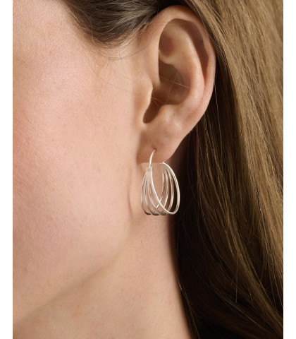 Pernille Corydon øreringe med et rent og elegant udtryk. Øreringe med rene linjer og enkelt udtryk.