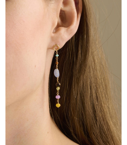 Øreringe som hænger meget smukt og stilfuldt ned fra øreflippen. Pernille Corydon øreringe i sølv med elegante detaljer.