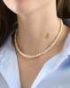Utrolig smuk og elegant perlehalskæde med hvide perler i forskellige størrelser og form. Pernille Corydon halskæde.