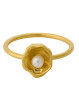 Klassisk og unik skønhed fra Pernille Corydon. Den smukke Hidden Pearl ring udstråler elegance og lethed.