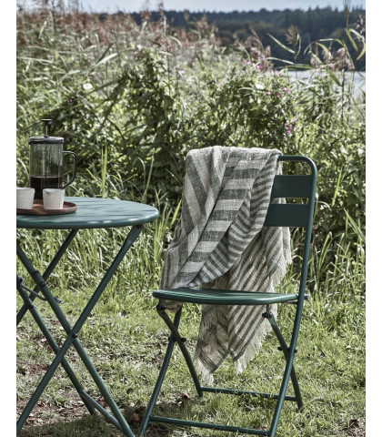 Det perfekte tæppe at tage med ud på terrassen når kaffen skal nydes i solen