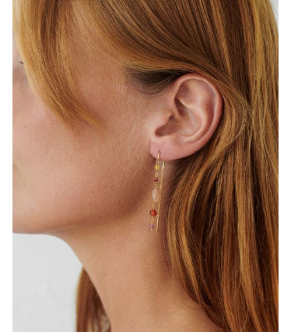 Pernille Corydon øreringe med sten i forskellige størrelser og former. Golden Fields øreringe i forgyldt sølv.