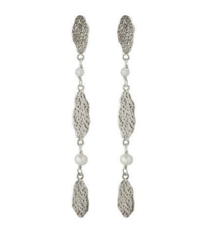Sølv øreringe med touch af det elegante, det feminine og det rustikke. Drifting Dreams øreringe fra Pernille Corydon