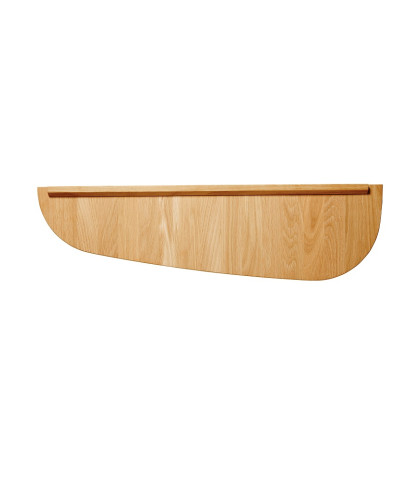 Elegant hylde fra Andersen Furniture. Hyldens afrundede hjørner og med forskellig dybde på hylden giver en lækkert touch til indretningen.