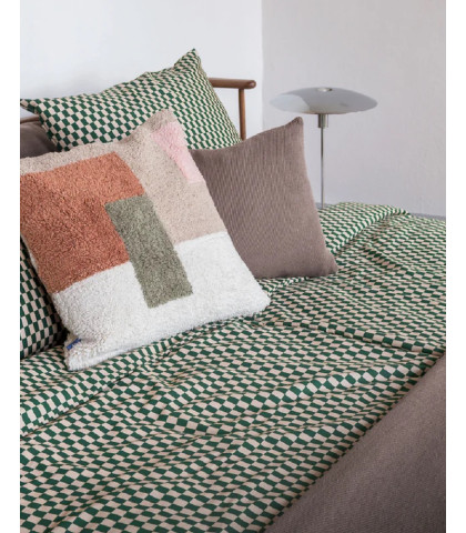 Giv dig selv en skøn nats søvn i det lækre Mette Ditmer sengetøj. Sengetøj med moderne design og et strejf af luksus og komfort.