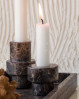 Tilfør hygge og luksusstemning til dit hjem med denne smukke Mette Ditmer lysestage.