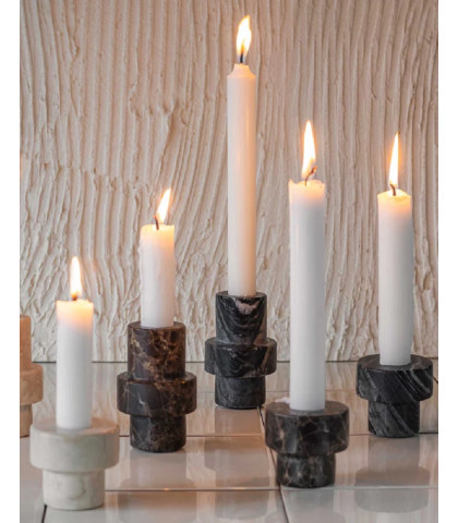 Meget smukke Marble lysestager fra Mette Ditmer. Lav evt. et stilleben og kombiner flere Mette Ditmer Marble lysestager.