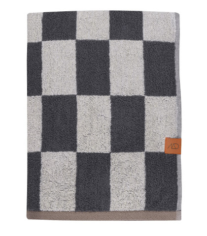 RETRO håndklæde fra Mette Ditmer med mørkegrå og off-white firkanter. Smukt og stilfuldt håndklæde med grafisk og moderne look.
