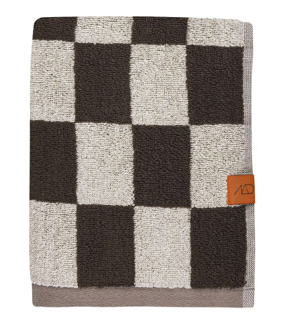 Mette Ditmer badehåndklæde i RETRO design med brune og off-white firkanter.