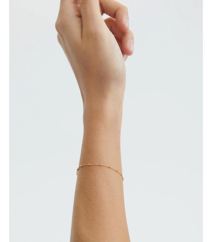 Perfekt armbånd som du kan mixe og matche med andre smukke armbånd. Enkelt og elegant Eda armbånd lavet af forgyldt genbrugssølv.
