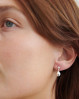 Klassiske øreringe med elegant detalje. De smukke Driplet øreringe har den fineste pendant hængende. Pernille Corydon øreringe til enhver lejlighed.