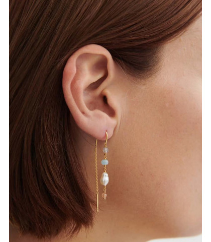 Feminine Mellow Blue ørekæder fra Pernille Corydon. Perfekte ørekæder til dine sommer outfits.