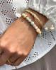 Perfekt armbånd til dine sommer outfits. Feminint armbånd fyldt med de skønneste perler i lyse farver.