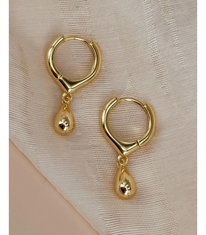 Smukke hoops som udstråler elegance. Enkle og feminine hoops fra Aqua Dulce.