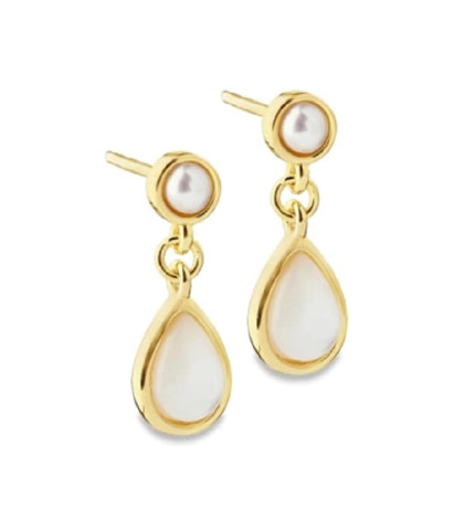 Feminine og elegante øreringe med skønne detaljer med hvide ferskvandsperler - Celestia Pearl Drop fra Aqua Dulce i forgyldt sterling sølv.