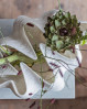 Mette Ditmer vase med buet åbning, så dine blomster ikke falder ud til siden. Skulpturel og elegant stor vase fra Mette Ditmer.