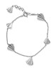 Dette smukke Pernille Corydon armbånd i sterlingsølv er prydet med seks små, bladformede vedhæng, der er inspireret af efterårets bløde former.