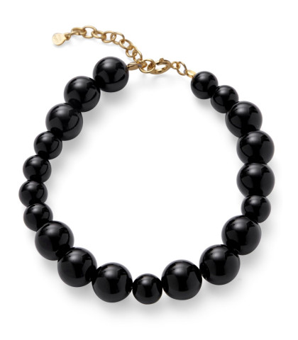 Night Sky armbånd fra Pernille Corydon. De varierende størrelser af stenene skaber et naturligt og levende udtryk, mens deres blanke overflade reflekterer lyset som stjerner på en vinternat.