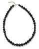 Pernille Corydon halskæde med smukke sorte onyx-sten, der reflekterer lyset som stjerner på en klar vinternat. 