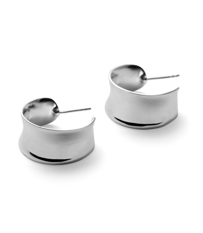 Pernille Corydon statement-øreringe. Brede hoops med blank overflade. Elegante og skulpturelle øreringe - blanke hoops i moderne design