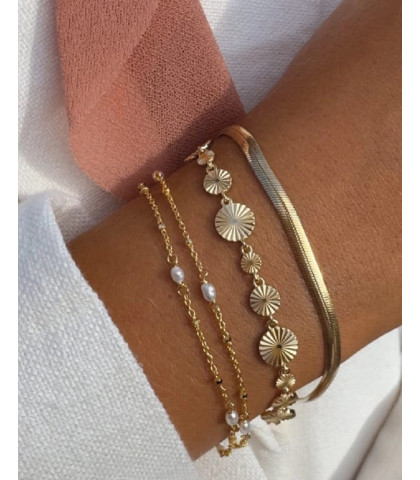 Elegant armbånd fra Aqua Dulce. Justerbart design, der passer perfekt om håndleddet. Perfekt som et elegant hverdagsaccessory eller et strålende statement-smykke til særlige lejligheder.