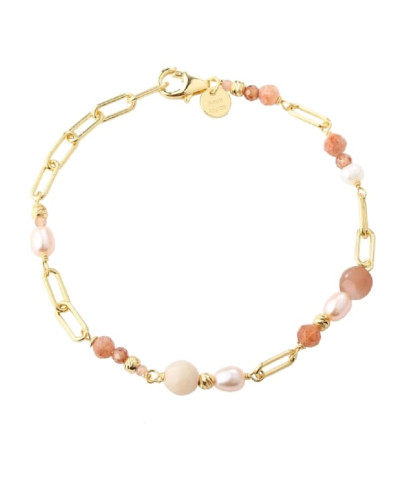 Elegant og feminint armbånd i dansk design fra Aqua Dulce. Armbåndet fanger lyset smukt med sine glansfulde detaljer og det smukke farvespil.