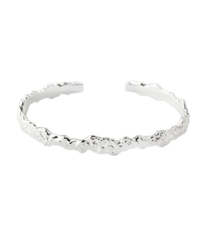 Aqua Dulce armring i sølv. Feminin armring med et lækkert touch af rå finesse og skønne detaljer.