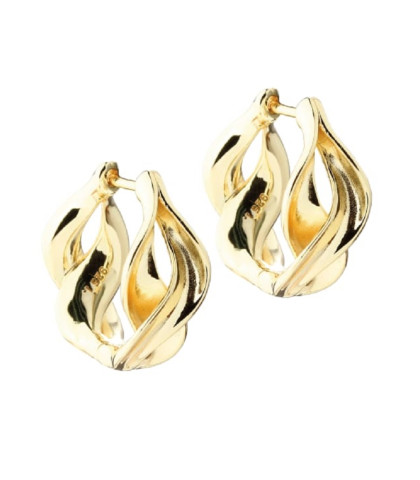 Curva hoops fra Aqua Dulce - den varme forgyldning giver øreringene en eksklusiv glød, perfekt til både hverdag og fest. 