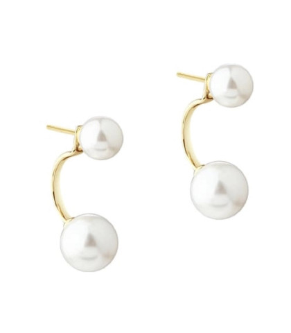 Aqua Dulce Luna Double øreringe i forgyldt sølv med smukke hvide perler. Disse 2-i-1 øreringe kombinerer smukke perler med en blød, buet detalje, hvilket skaber et balanceret design med en gylden glød. Med Luna Double får du alsidighed og skønhed i ét smykke. 