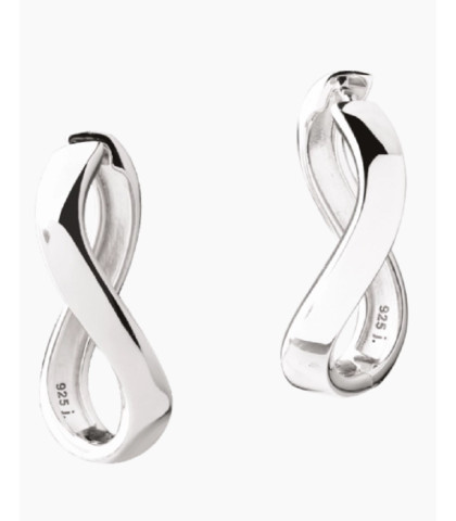 Aqua Dulce øreringe - Forever Hoop Big i sølv er smukke statement-øreringe med et moderne og tidløst design inspireret af evighedssymbolets bløde, organiske former. Lavet af 925 sterlingsølv, fremhæver den blankpolerede overflade de rene linjer og elegante kurver. 