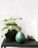 Dekorativ vase i antik grøn look - moderne vase fra House Doctor